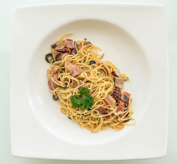 stir-fried spaghetti with bacon and garlic
