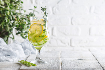detox water with lemon and cucumber