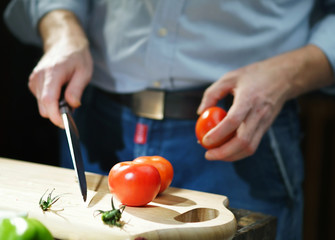Chef cuts the tomatoes with a knife