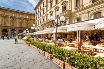 Fotobehang Zomer straat café op Piazza della Repubblica in Florence, provincie Toscana, Italië. © Neonyn