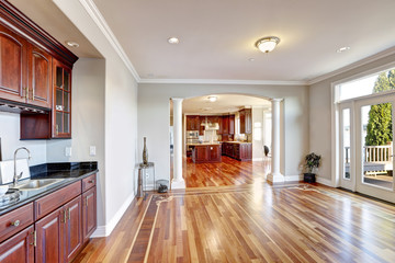  Spacious family room design with wet bar