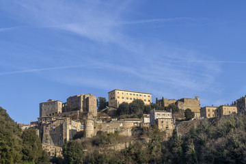 Obraz premium Beautiful panoramic view of the tuff village of Sorano, in the Grosseto Maremma, Grosseto, Tuscany, Italy