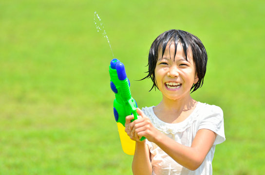 おもちゃ かわいい 水鉄砲 の画像 131 件の Stock 写真 ベクターおよびビデオ Adobe Stock