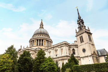 Fototapeta na wymiar St. Paul Cathedral church in London