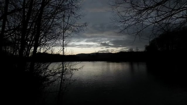 Sonnenaufgang an der Ruhr im Winter