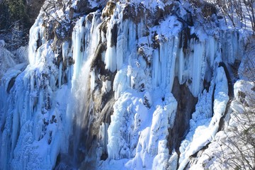 Fototapeta na wymiar Frozen waterfall in National park Plitvice lakes in Croatia