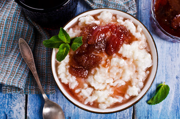 Milk rice porridge