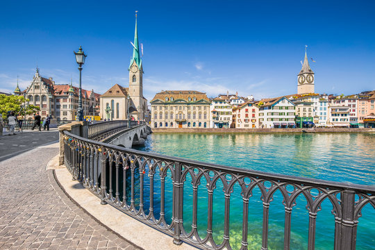 Historic Z&uuml;rich city center with river Limmat, Switzerland