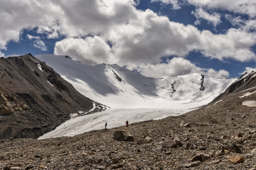 mountain scenery, glacier, mountain passes, tops. People on the