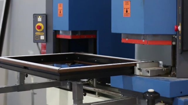 Windows frame manufacturing machine