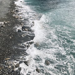 лазурное море с волнами 