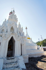 White buddha pagoda temple in Wat Pra Tard Doi Kong Mu temple wi - obrazy, fototapety, plakaty