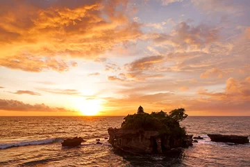 Photo sur Plexiglas Temple Sunset at Tanah Lot temple. Bali island, Indonesia.
