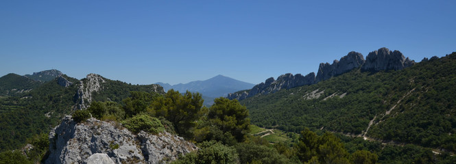 Dentelles de montmiraille