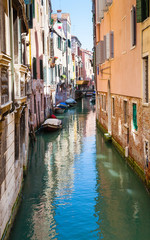 Fototapeta na wymiar narrow canal in center of Venice city