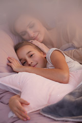 Obraz na płótnie Canvas Girl sleeping with mother