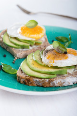 Plakat Sandwich with avocado slices and basil