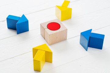 Obraz premium Four wooden arrows converge towards the center target. Arrows pointing to the object. The concept of the goal, the implementation of the planned success. Symbol of goal and objective.