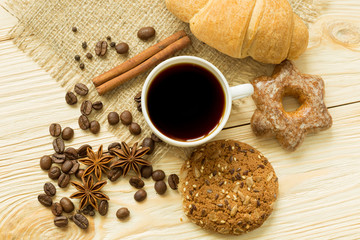 Fototapeta na wymiar coffee with croissant
