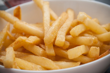 frites dans un bol