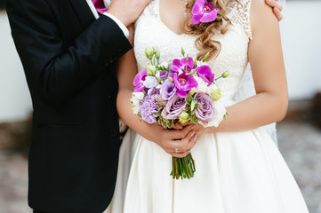 Obraz na płótnie Canvas bride and groom holding a bouquet. wedding flowers