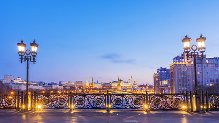 Obraz premium View of Moscow Kremlin from the Patriarchal bridge