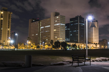 Вечер на набережной Тель-Авива - obrazy, fototapety, plakaty