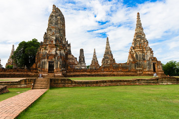 Fototapeta na wymiar Majestic ruins of 1629 Wat Chai Watthanaram built by King Prasat