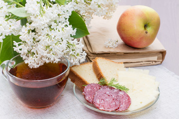Сандвичи с колбасой и сыром