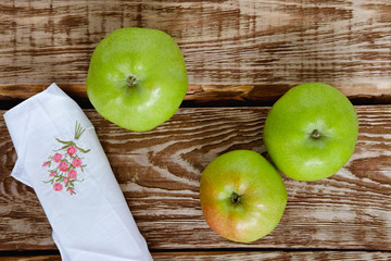 apples on a wooden table