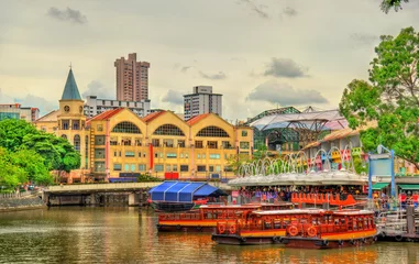 Zelfklevend Fotobehang Heritage-boten op de Singapore-rivier © Leonid Andronov
