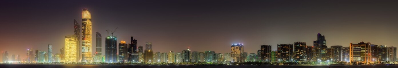 Fototapeta na wymiar Abu Dhabi Skyline