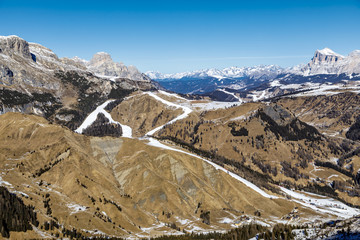 Skipiste in den Dolomiten - Schneemangel - Kunstschnee