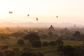 Ballons über Bagan