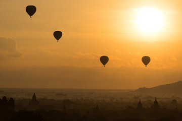 Ballons über Bagan
