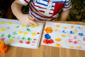 child learns to paint finger paints