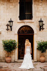 Fototapeta na wymiar wedding bride in luxury hotel