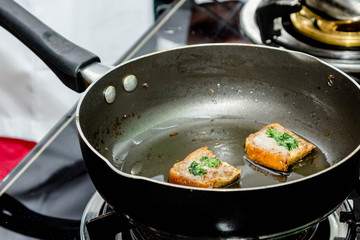bread with minced pork