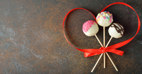 Cake pops decorated with white chocolate