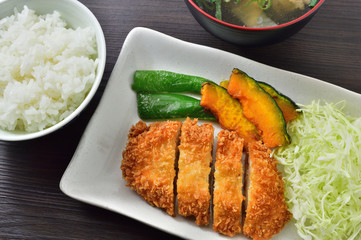 トンカツ定食