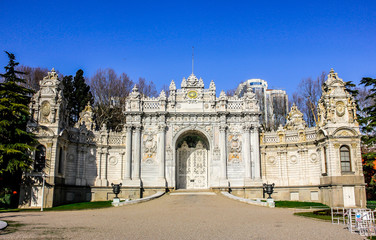 Fototapeta premium Dolmabahce Palace Gate. Istanbul, Turkey 