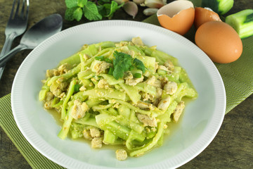 stir fried cucumber with chicken and eggs