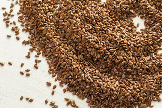 Flax seeds © arinahabich