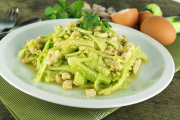 stir fried cucumber with chicken and eggs