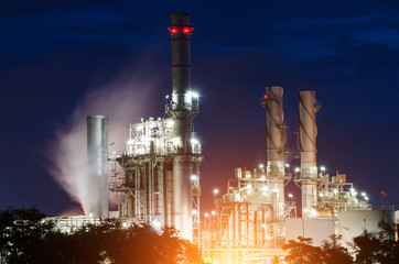 Obraz na płótnie Canvas Glow light of petrochemical industry on sunset.