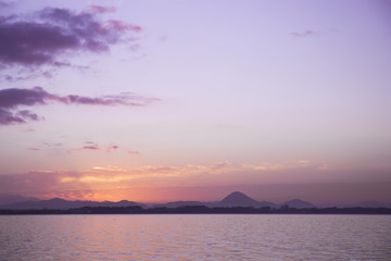 朝焼け　琵琶湖　浮御堂