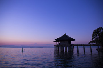 朝焼け　琵琶湖　浮御堂