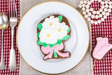 Holiday gift -imbirnye gingerbread with icing