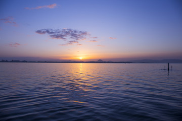 朝焼け　琵琶湖　浮御堂