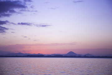 朝焼け　琵琶湖　浮御堂